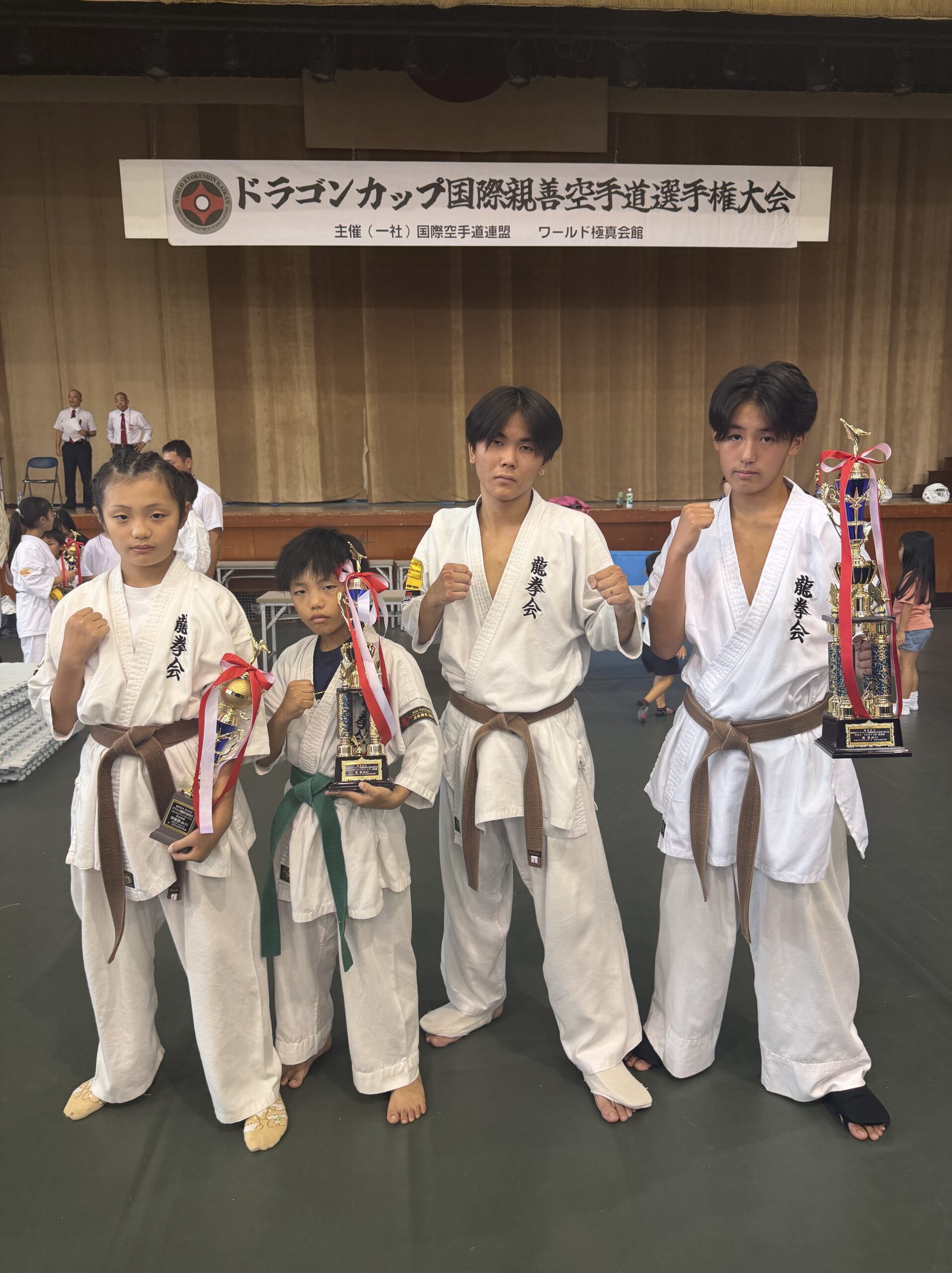 ドラゴンカップ国際親善空手道選手権大会で入賞した龍拳会の選手